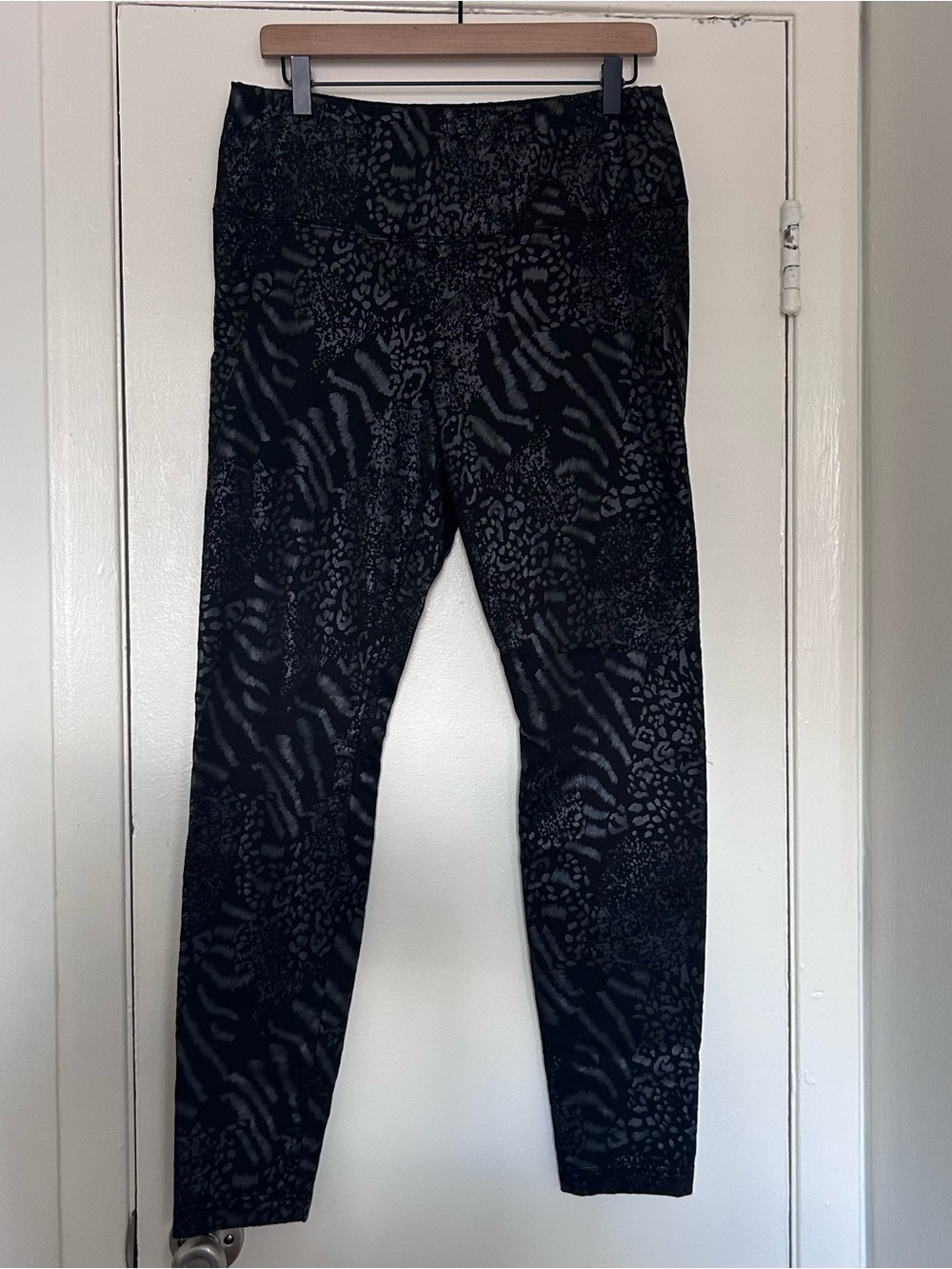 White House Black Market Runway Legging
